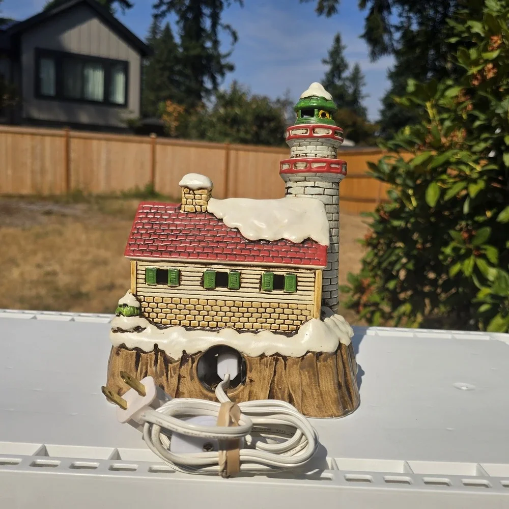 Vintage Lefton Holiday Winter Lighthouse Lamp Signed 1988 Hanpainted